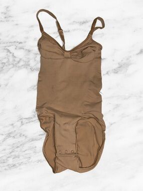 SKIMS Nude/Tan Shaping Bodysuit